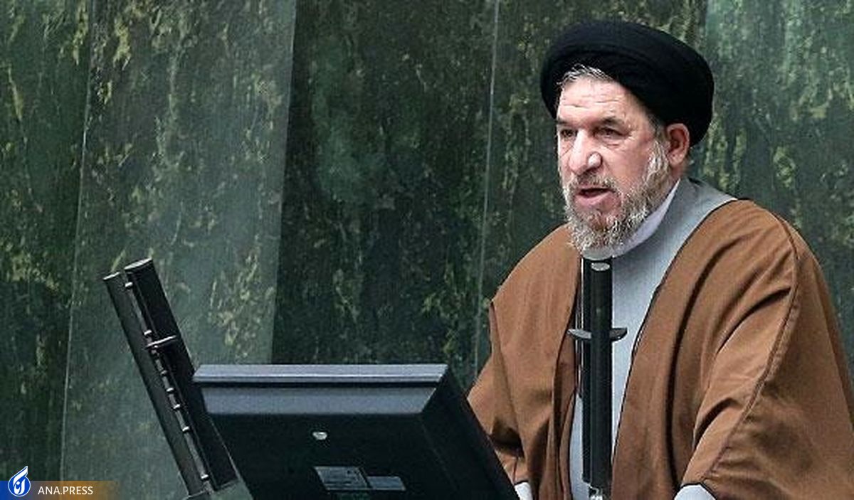 حضور مردم در تشییع شهدای شیراز پیام روشنی به مخالفان نظام بود