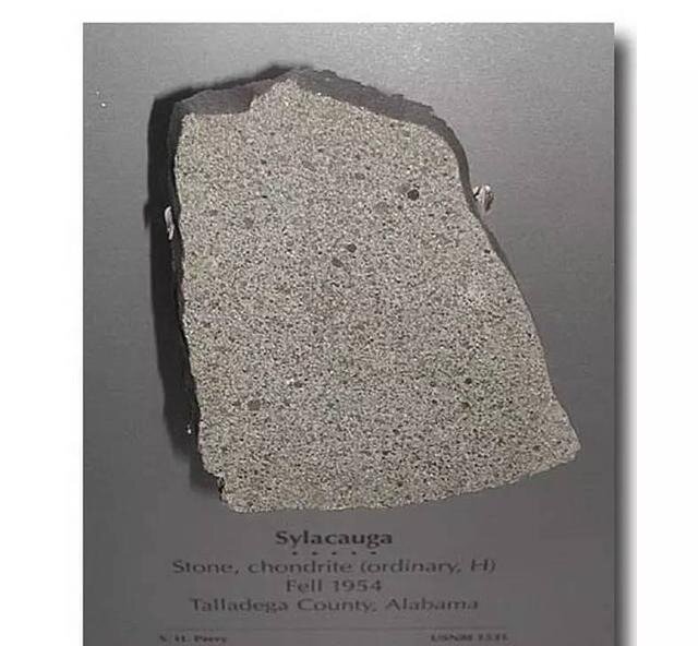 برخورد شهاب سنگ بر زن بدبخت / عکس