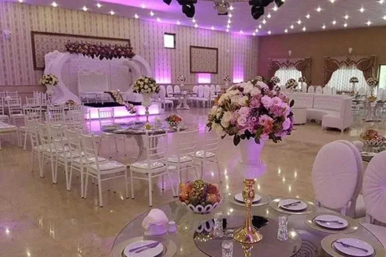 با باغ تالار عمارت فاخر بیشتر آشنا شوید