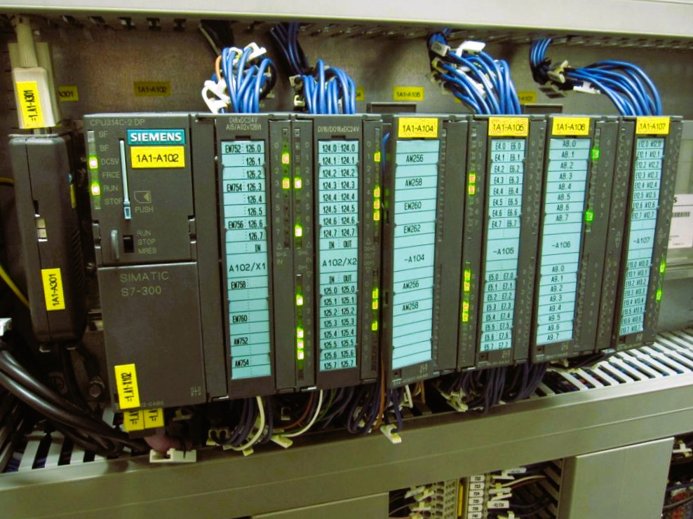 پی ال سی زیمنس چیست و چه کاربردی دارد؟