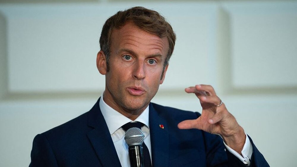 چرا «مکرون» از خیال براندازی عقب نشینی کرد؟