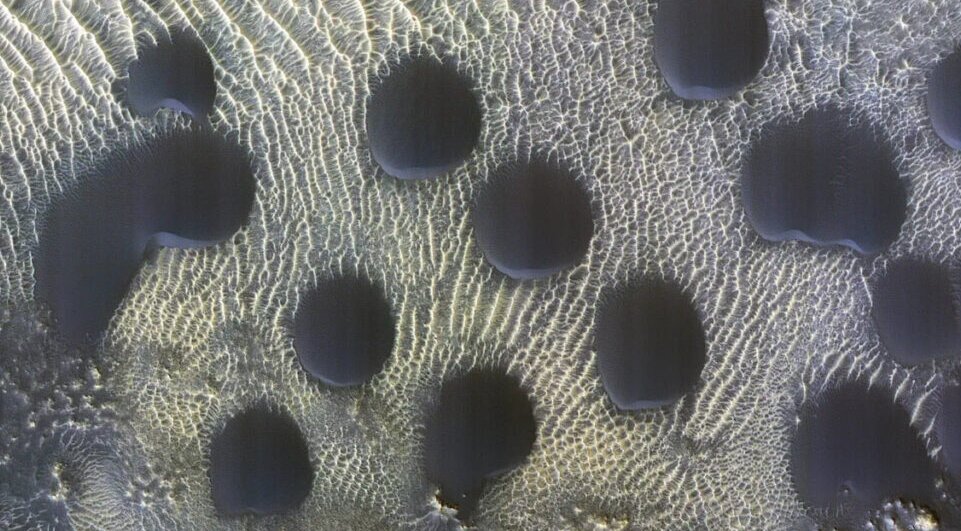 تپه‌های عجیب مریخ، پدیده‌ای غیرعادی و شگفت‌انگیز / عکس