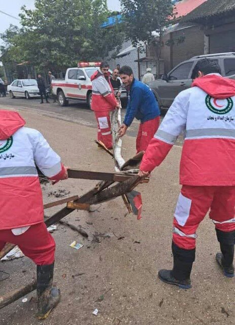 اعزام نجاتگران بندرانزلی برای امدادرسانی به سیل‌زدگان آستارا