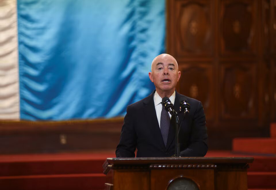 وزیر امنیت داخلی بایدن استیضاح می‌شود