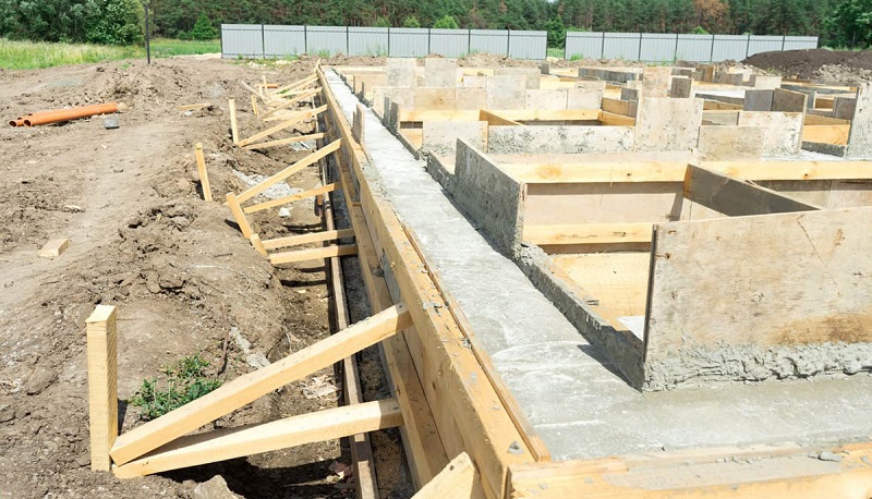 How is the foundation concrete volume calculated?