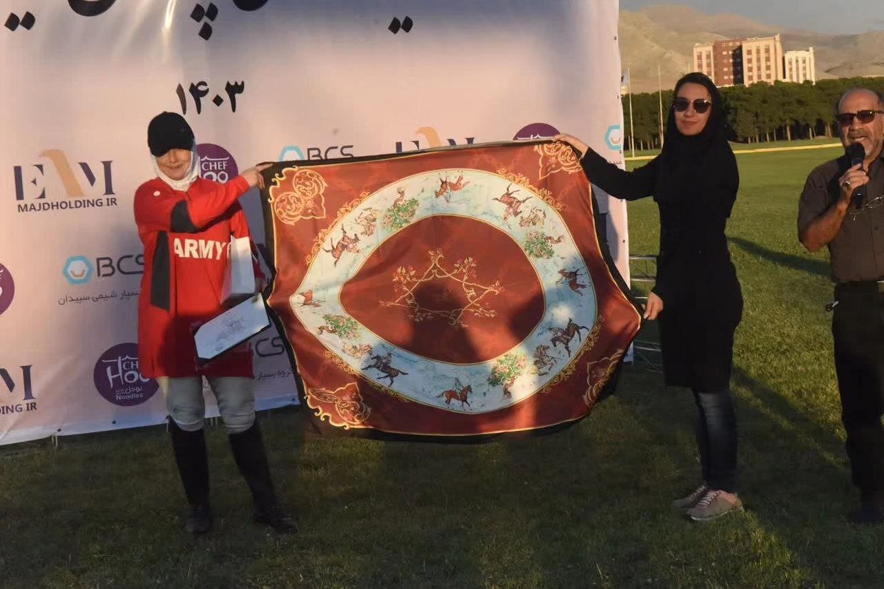 عکس‌| حضور معلم خوش‌ذوق در مراسم اهدای جوایز چوگان