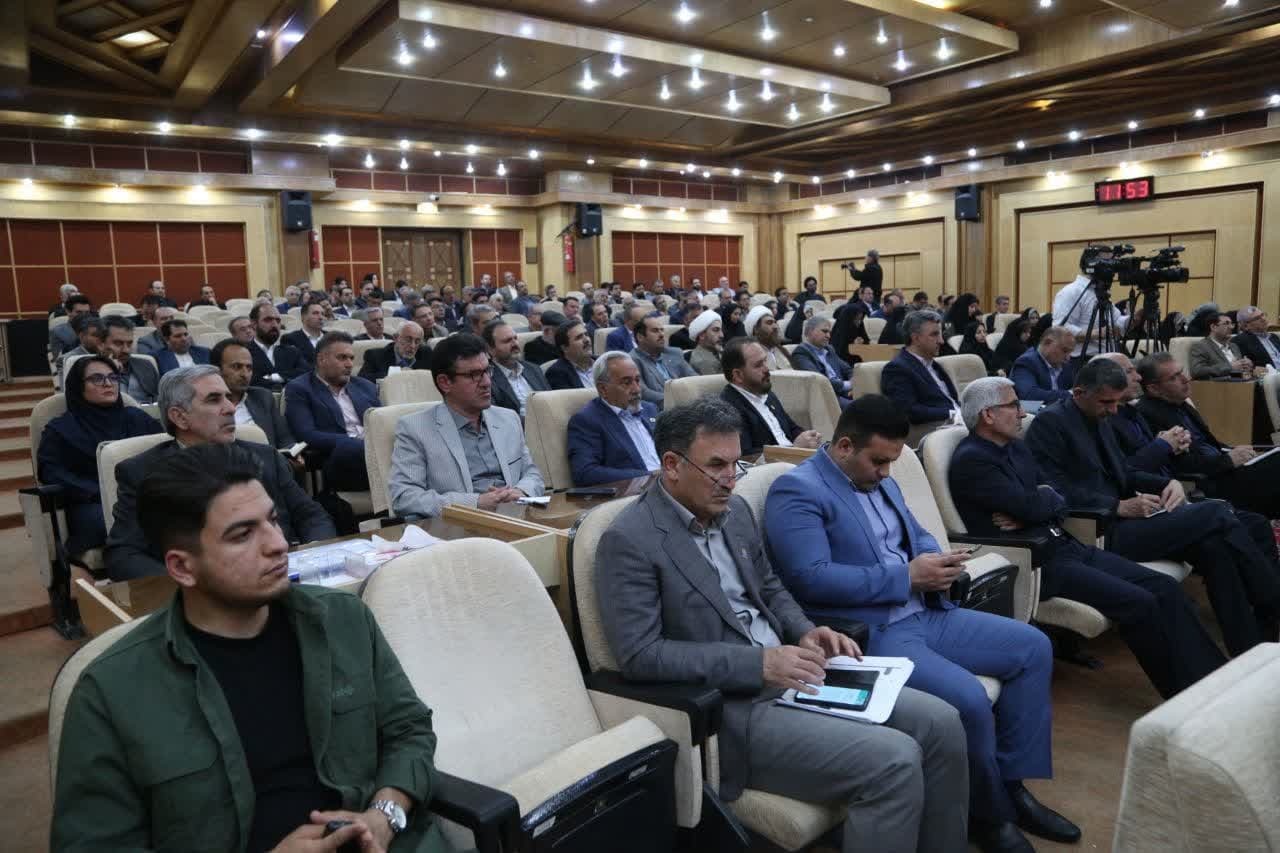 در حال حاضر۴۰ روستای تاکستان تنش آبی دارند