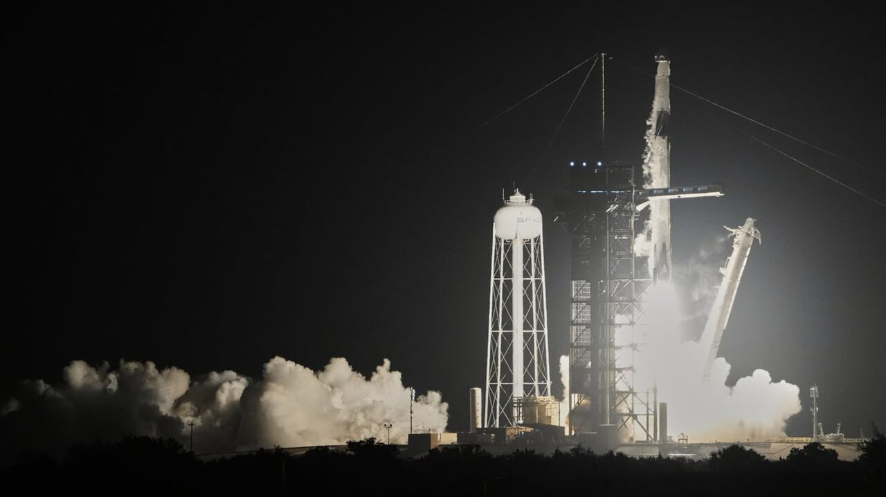 اولین پرواز فضایی قطبی تاریخ /ماجراجویی میلیونر بیت‌کوینی به قطب‌ها از فراز زمین