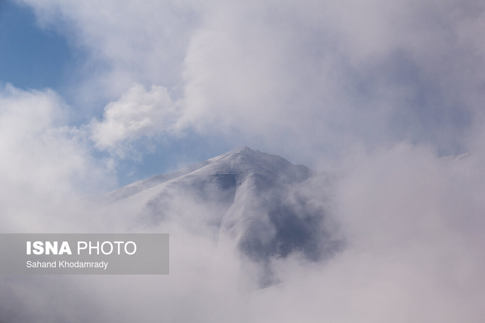 تداوم بارش و مخاطرات جوی در ارتفاعات کشور/ از کوهنوردی و طبیعت‌گردی خودداری کنید