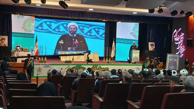 بقاع متبرکه باید پناهگاه نسل جوان و مرکز فرهنگی باشند