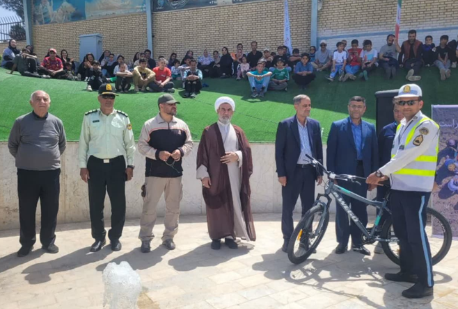 همایش پیاده روی در بویین زهرا برگزار شد