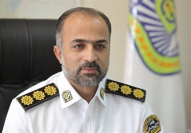 دستگیری راننده و زنی که روی سقف پراید در حال حرکت نشسته بود