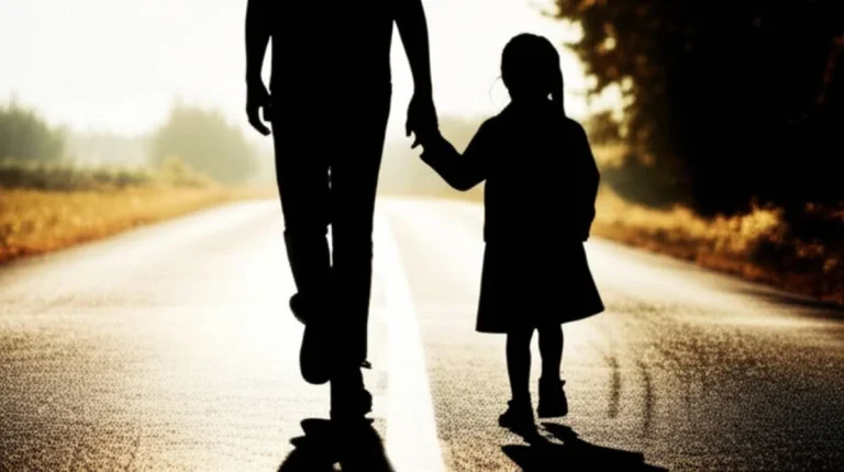 بچه بعد از طلاق به کی میرسد؟ راهنمای کامل حضانت فرزند